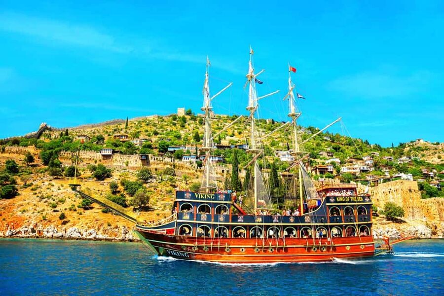 Alanya: Biggest Pirate Boat Tour with Soft Drinks and Lunch - The long Mediterranean cruise back toward Alanya