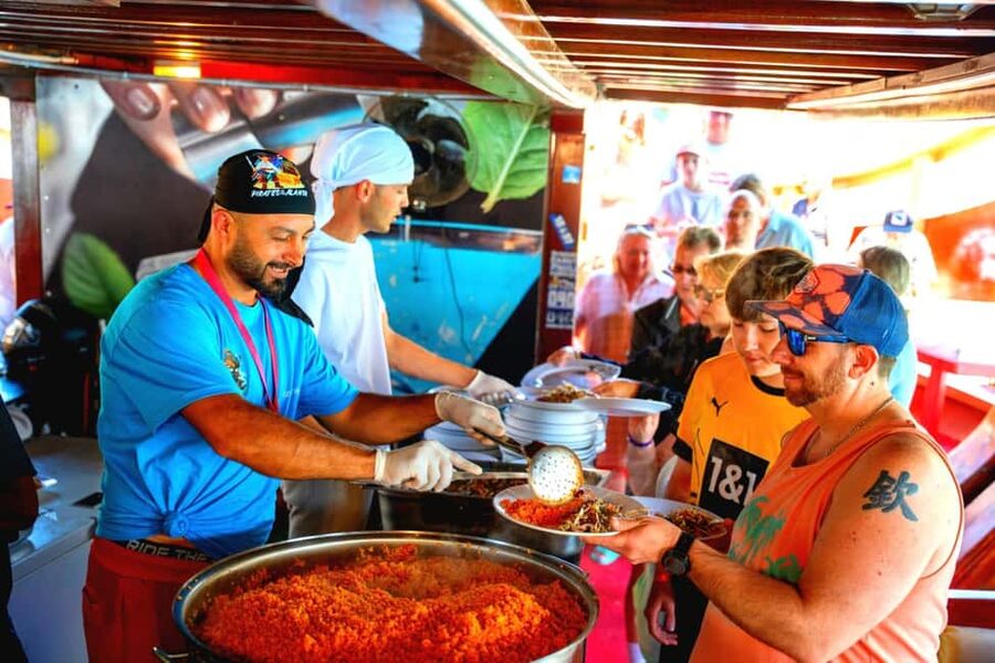 Alanya: Biggest Pirate Boat Tour with Soft Drinks and Lunch - Seeing Alanya Castle from the sea