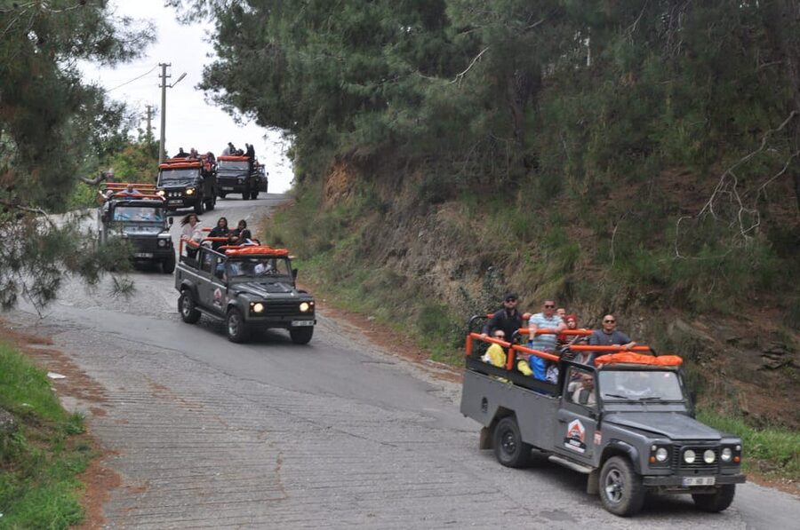 Alanya: Dim River, Dim Cave, and Kestel Jeep Tour with Lunch - Kestel village, pastries, school, and mosque