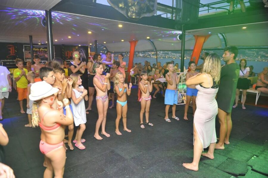 Alanya: Evening Jeep Tour with Sunset Boat Trip and Dinner - Dinner over the Dim River