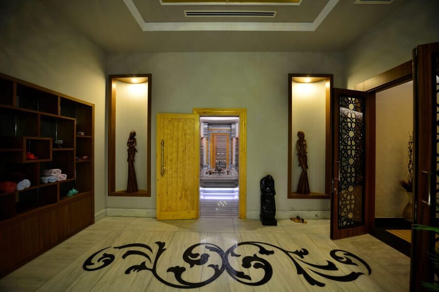 Alanya: Luxury Turkish Bath and Spa Experience - Tea, coffee, and a quiet marina lounge