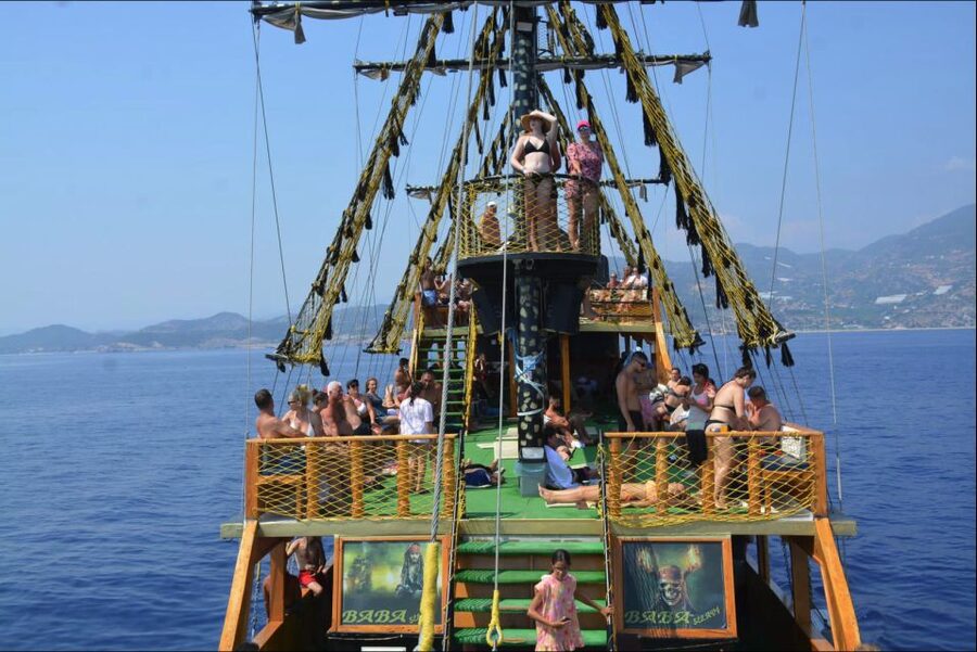Alanya: Pirate Boat Tour w/ BBQ & Foam Party - Pirates’ Cave, Lovers Cave, and Phosphorus Cave