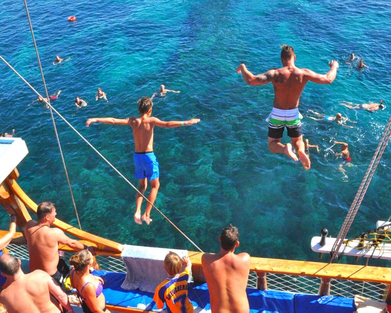 Alanya: Pirate Boat Tour with Unlimited Soft Drinks & Lunch - Foam party, music, and the real mood onboard