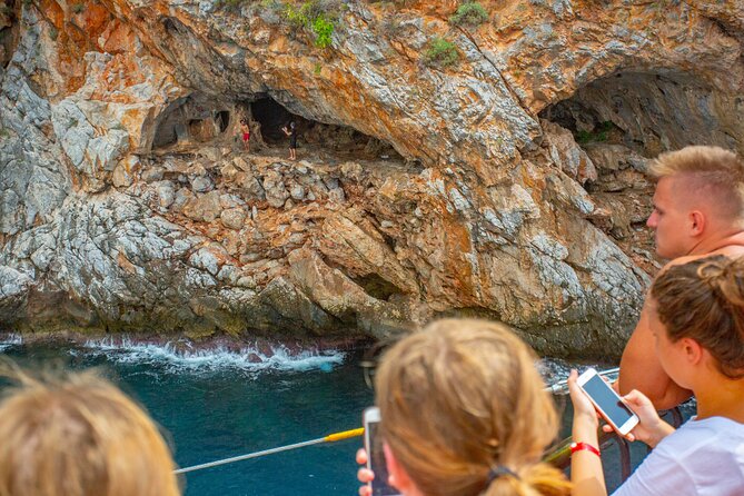 Alanya Pirate Boat with Lunch and Drinks - Music, treasure hunts, and the foam party