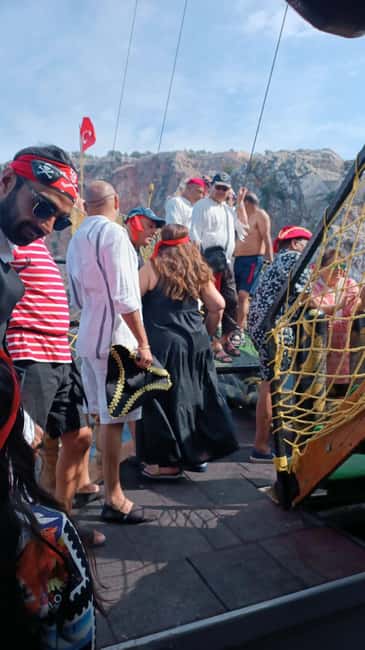 Alanya: Pirate Boat with Lunch and Unlimited Drinks - Should you book the Alanya pirate boat?