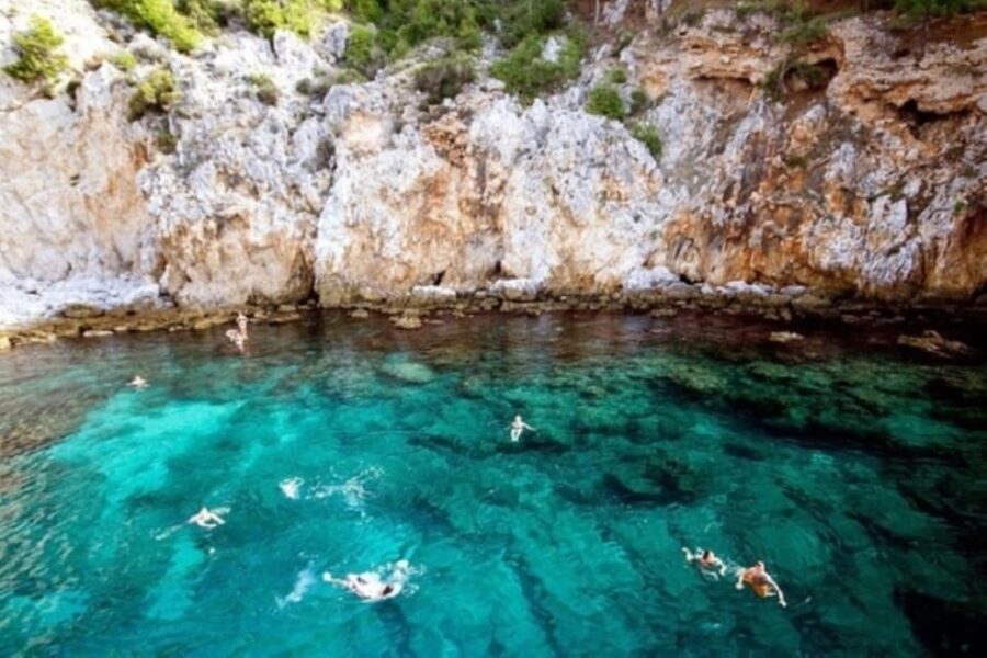 Alanya: Pirate Ship Cruise with Food and Swimming Stops - What lunch is like on board
