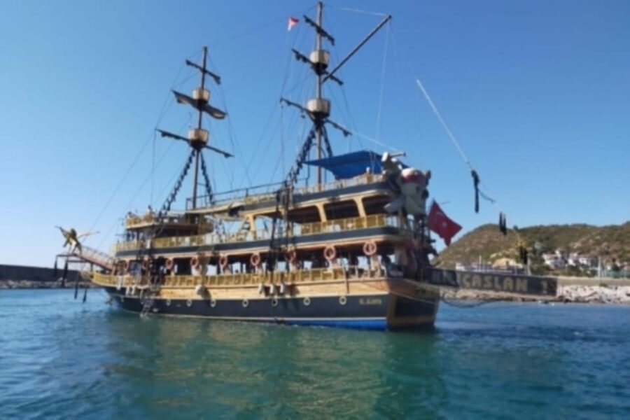Alanya: Pirate Ship Cruise with Food and Swimming Stops - Hotel pickup and the timing question