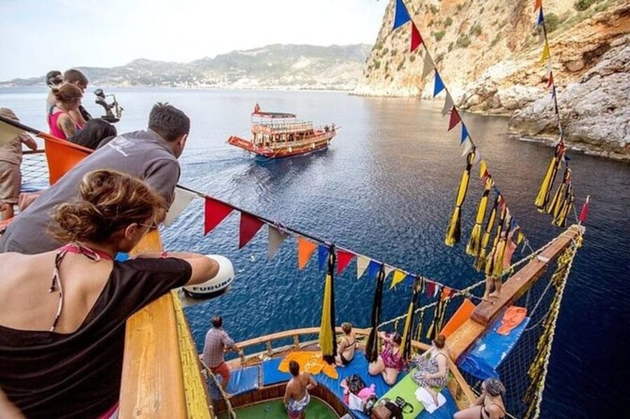 Alanya: Pirates Boat Trip with Lunch and Hotel Pickup - Key points to know before booking