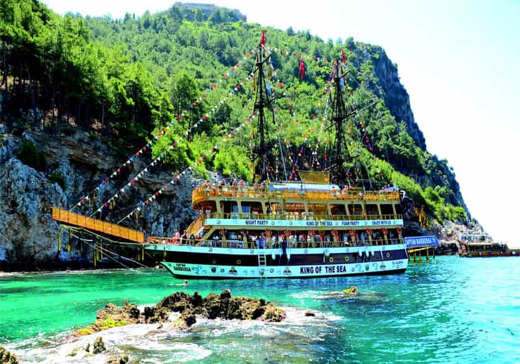 Alanya: Pirates Boat Trip with Lunch and Hotel Pickup - Seeing Alanya Castle from the water
