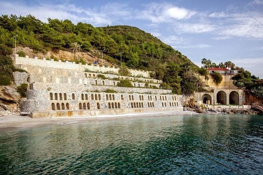 Alanya: Pirates Boat Trip with Lunch and Hotel Pickup - Crew, languages, and the human side of the trip