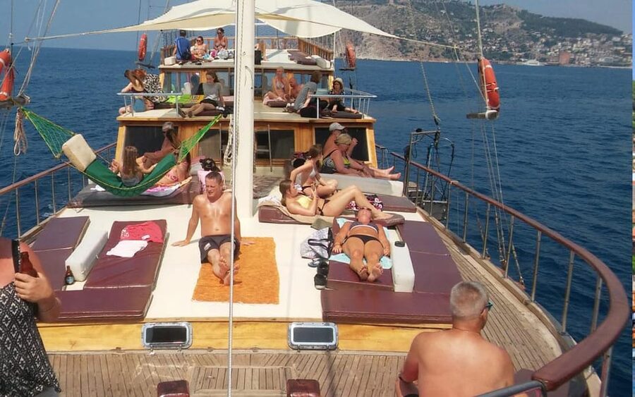 Alanya Relaxing Family Boat Tour Without Foam And Loud Music - Should You Book the Alanya Relaxing Family Boat Tour?
