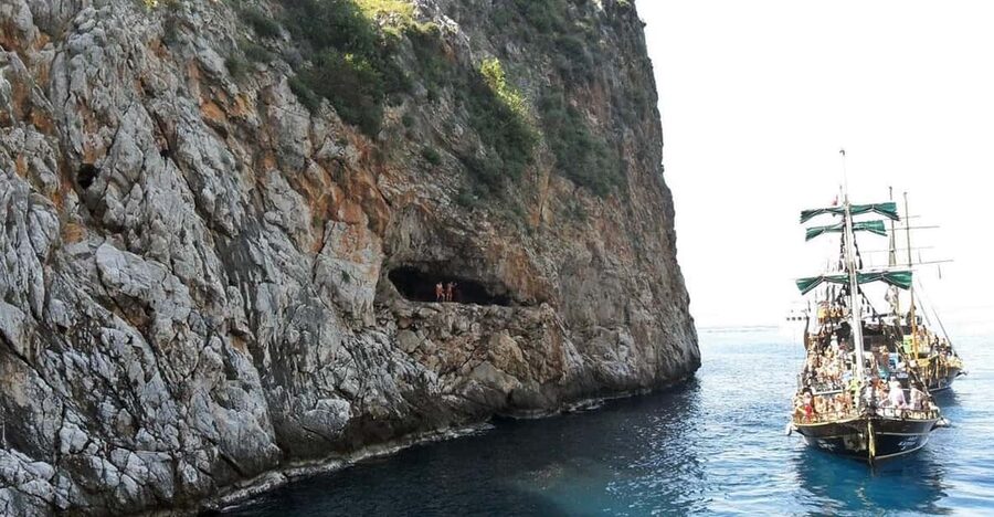 Alanya Relaxing Family Boat Tour Without Foam And Loud Music - Room to Stretch Out on the Three-Level Boat