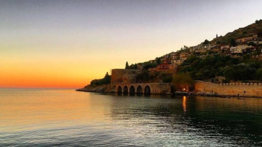 Alanya: Sunset Cruise with Dinner - Sunset beyond the Alanya peninsula