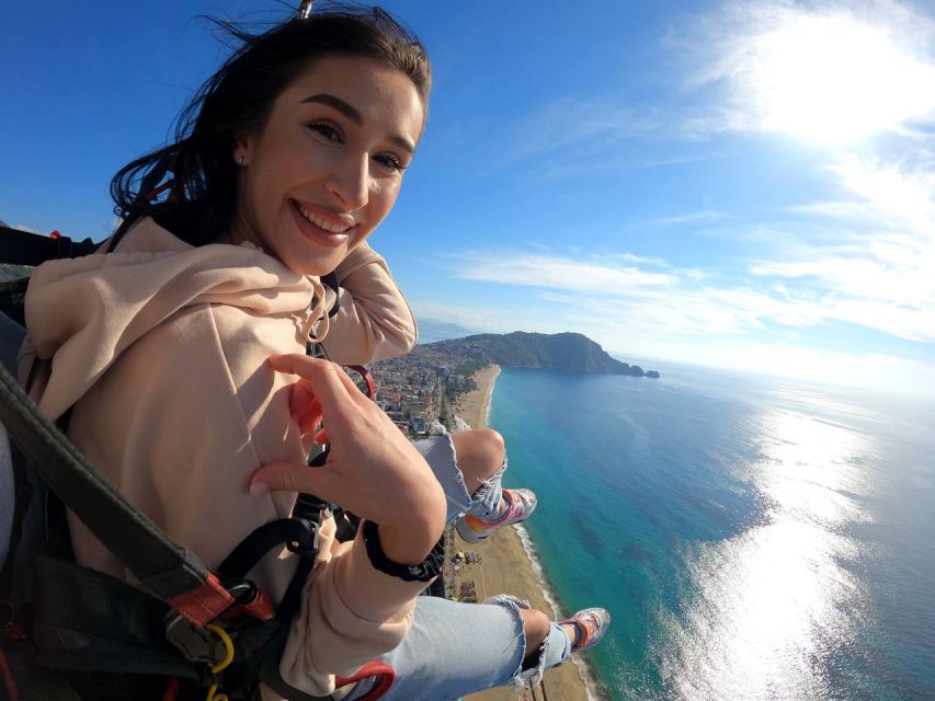 Alanya: Tandem Paragliding with Hotel Pickup - A short briefing and a simple running start