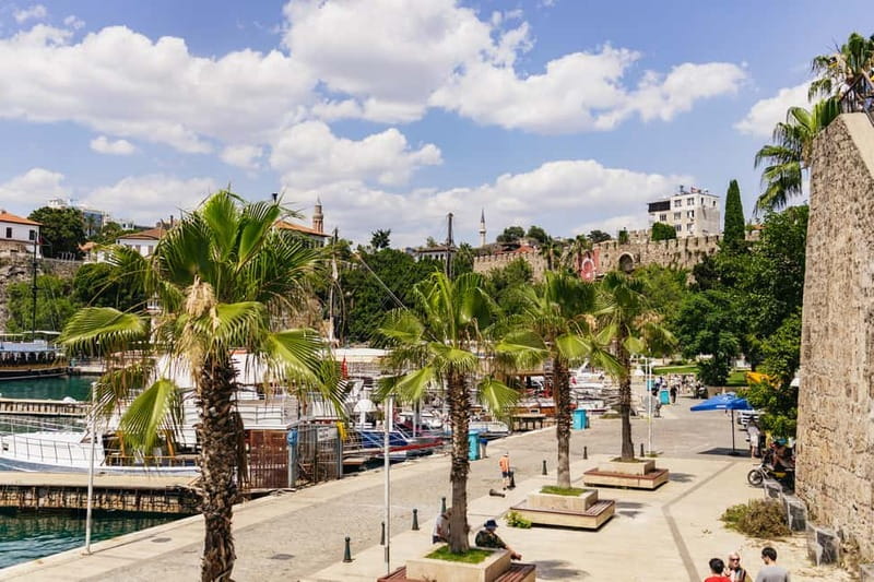 Antalya: Guided City Tour with Top 2 Waterfalls incl. Lunch - Lunch in Konyaaltı