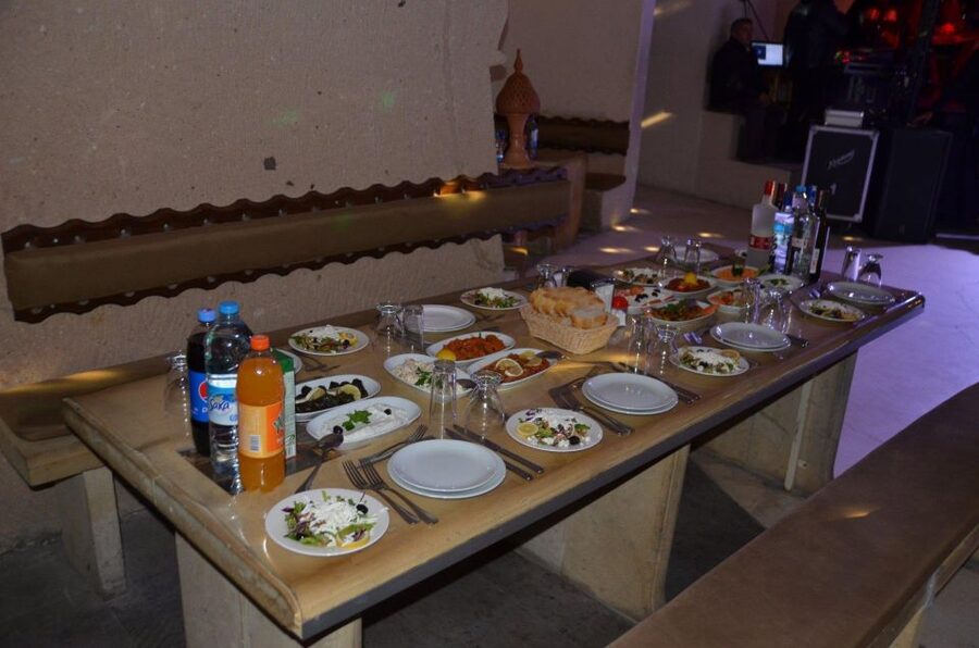 Avanos: Turkish Music and Dance Show with Dinner & Drinks - How the three-hour evening unfolds