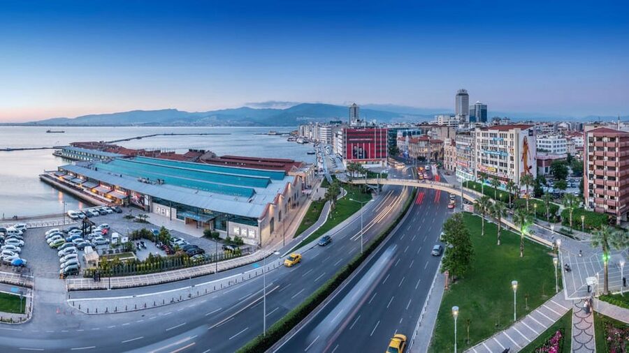 Best of Izmir: Private Walking Tour with a Local - What the guides add to the day