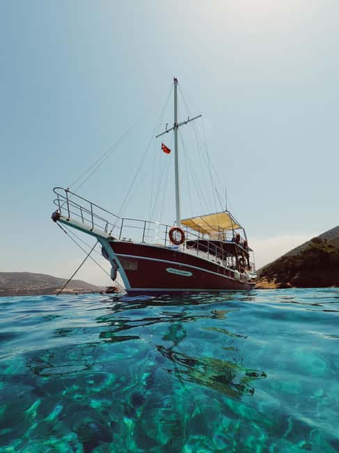 Bodrum: All-day Private Boat Cruise with Lunch - Black Island route: five bays in one day