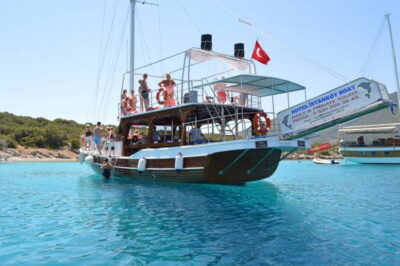 Orak or Black Island Boat Tour with Lunch