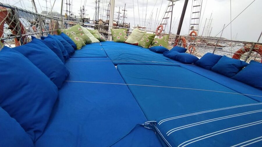 Bodrum: Orak or Black Island Boat Tour with Lunch - Aquarius Bay brings lunch and the best water