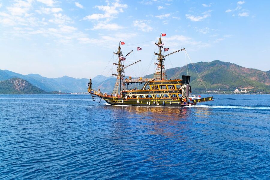 Bodrum: Pirate Boat Cruise with Lunch and Drinks - Six hours around Bodrum by pirate boat