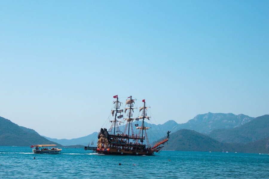 Bodrum: Pirate Boat Cruise with Lunch and Drinks - Black Island and the 95°F mineral waters