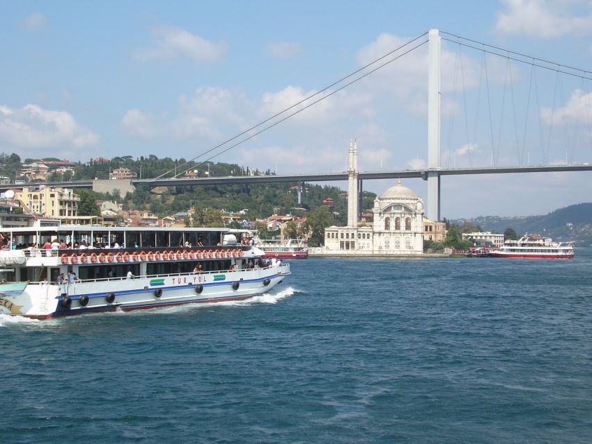 Bosphorus Tour With Lunch - A short stop at the Spice Bazaar