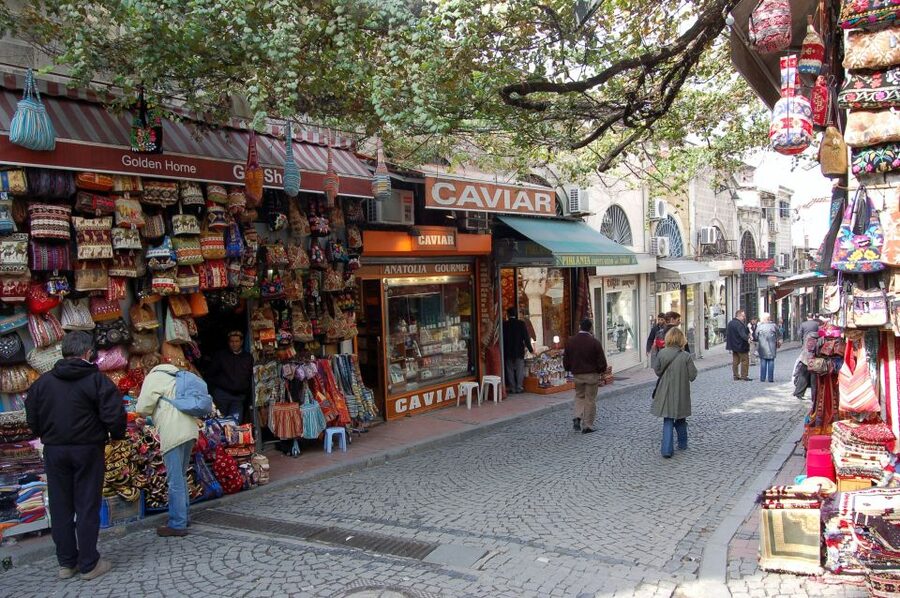 Bosphorus Tour With Lunch - Dolmabahce Palace and the Monday, Thursday change