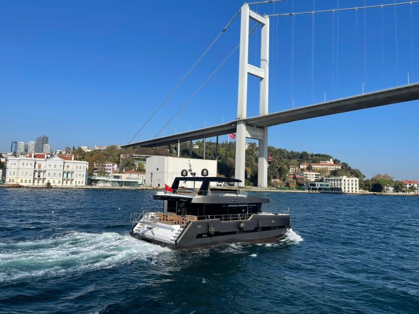 Bosphorus Tour With Lunch - Guides, language, and the value of help on the road