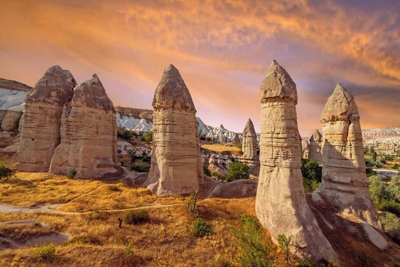 Cappadocia: Guided Red Tour with Lunch and Ticket - Zelve Open Air Museum and old cave homes