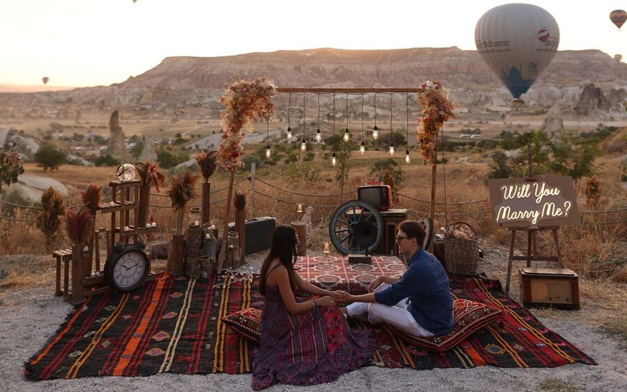 Cappadocia: Love Valley Proposal Service with Transfers - Treats and time to celebrate