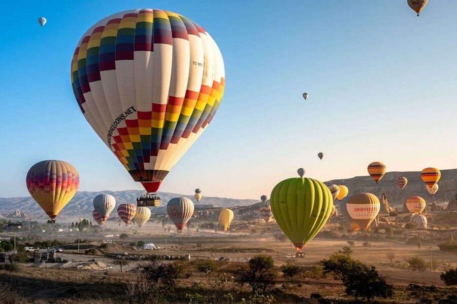 Cappadocia: Red Tour and Sunrise Balloon Tour - Göreme Open Air Museum and the Byzantine cave churches