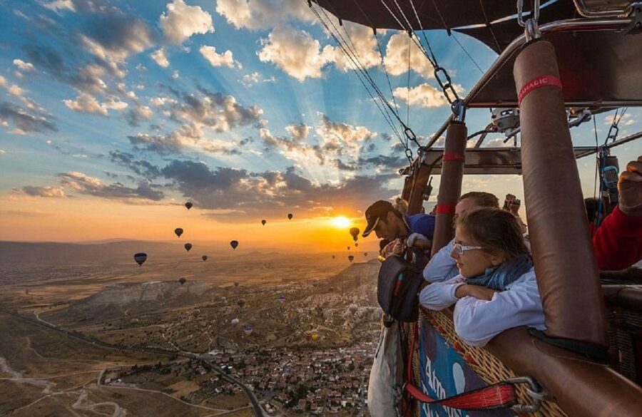 Cappadocia: Red Tour and Sunrise Balloon Tour - The sunrise balloon flight at 2,000 feet