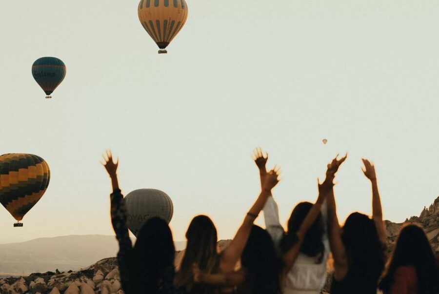 Cappadocia: Sunrise Balloon Watching Tour with Photographer - Posing, flying dresses, and your own camera