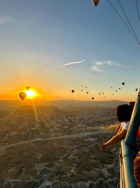 Cappadocia: Sunrise Hot-Air Balloon Flight - The photography challenge in a moving basket