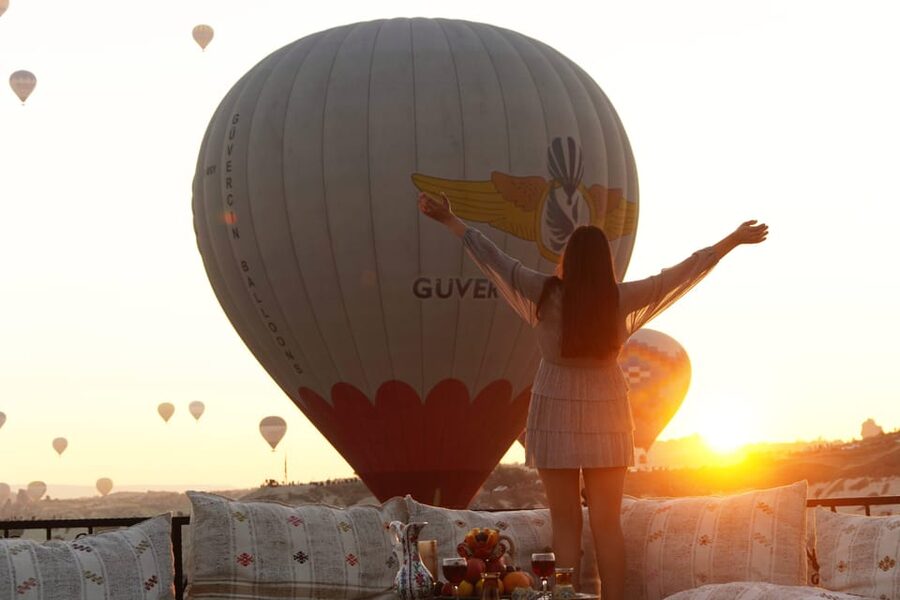 Cappadocia: Terrace Photo Spot With Balloon Flight View - The photographer’s role during the session