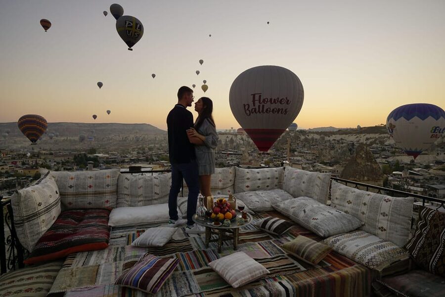 Cappadocia: Terrace Photo Spot With Balloon Flight View - Starting before sunrise at Tulip Cave Suites