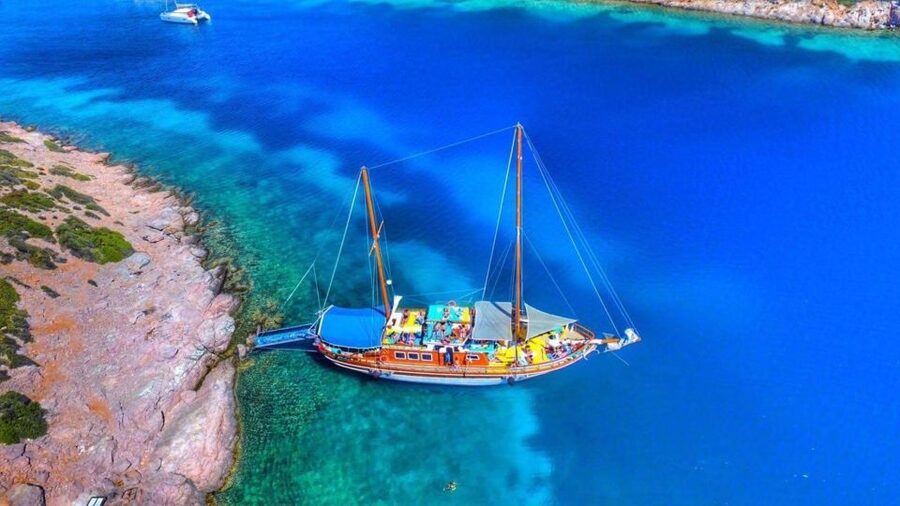 Cesme: Small Group Boat Tour with Open Buffet Lunch - Why the small boat matters