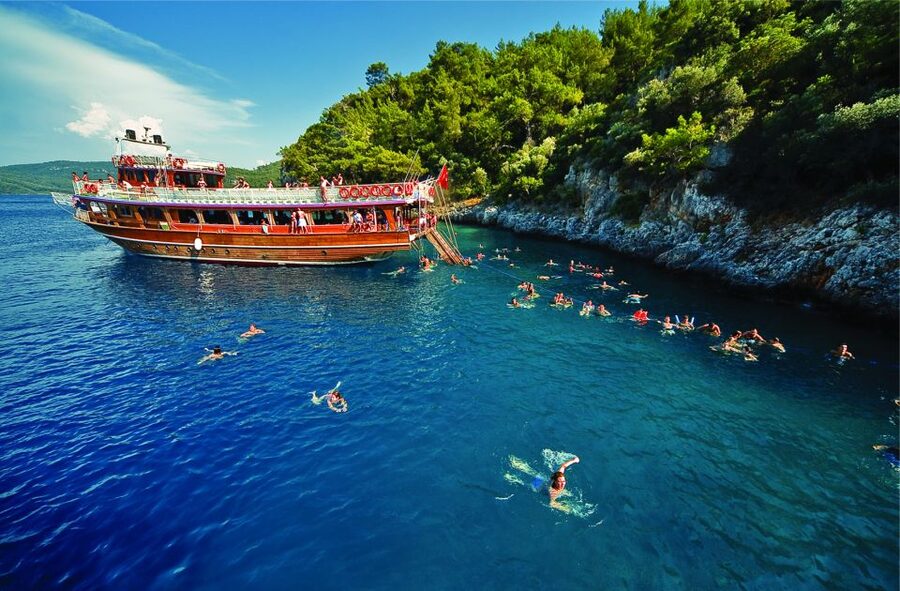 Didim/Altinkum: Lazy Day Boat Trip w/BBQ Lunch - Who will enjoy this day most?