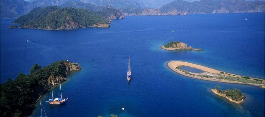 Fethiye: 12 Islands Boat Tour with Lunch and Hotel Pickup - What the boat is like during the cruise