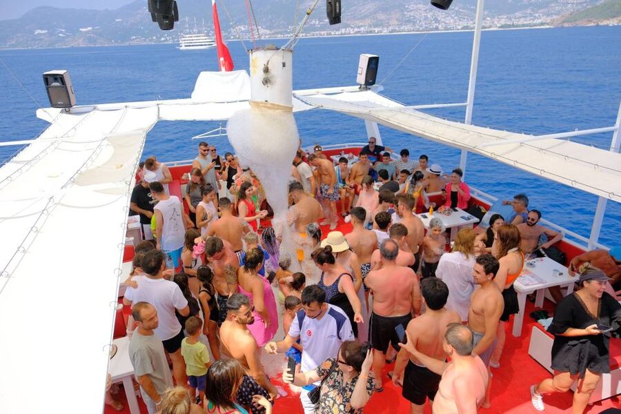 From Alanya: Boat Tour with Unlimited Soft Drinks and Lunch - Devil’s Cave and the return to harbor