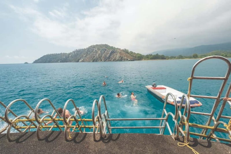 From Antalya/Kemer: All-Inclusive Party Boat with Lunch - DJ Tugi, dancing, and the foam party