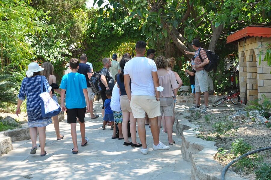 From City of Side: Cabrio Bus Safari & Boat Tour with Lunch - Seleukia, aqueducts and the mosque