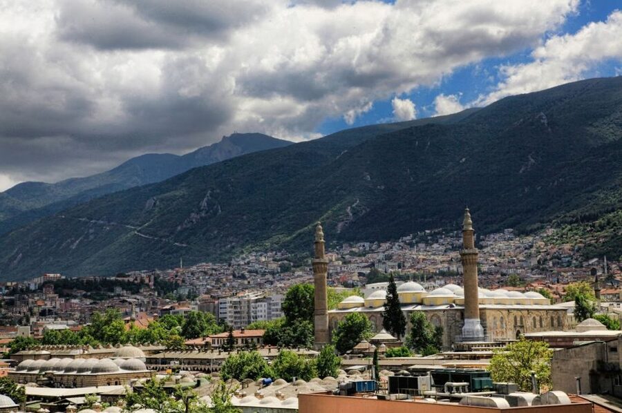 From Istanbul: Bursa and Mt. Uludağ Full-Day Tour - Yeşil Mosque and Yeşil Tombs add a quieter historic stop