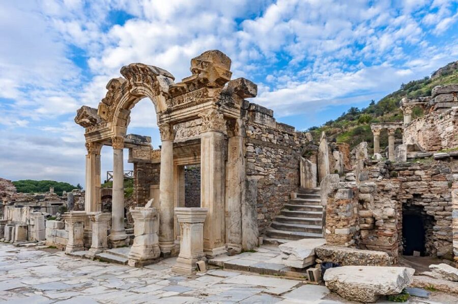 From Istanbul: Ephesus and House of Virgin Mary Day Trip - Lunch and the Selcuk stop