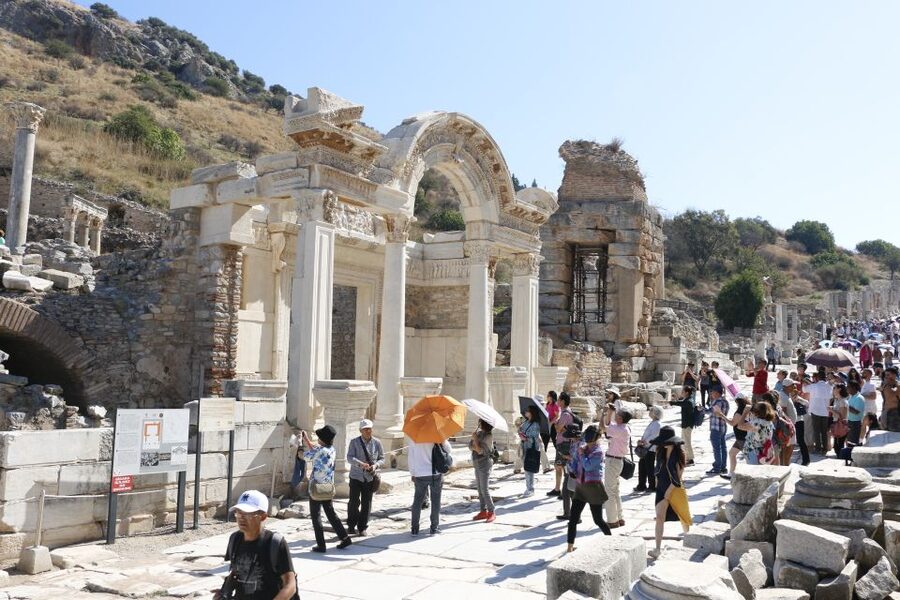 From Izmir: Full-Day Ephesus Tour with Lunch - Walking Ephesus from the Odeon to the harbor road
