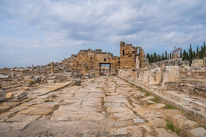 Full Day Pamukkale and Hierapolis Tour from Izmir - Walking the white travertines