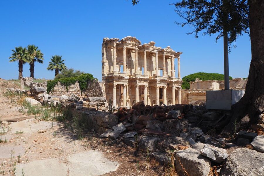 Full-Day Tour of Ancient Ruins in Ephesus from Izmir - The guides can make or break the day