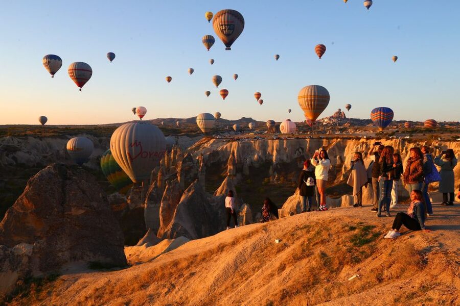 Goreme: Sunrise Hot Air Balloon Flight over Cappadocia - Light snacks while the balloon is prepared