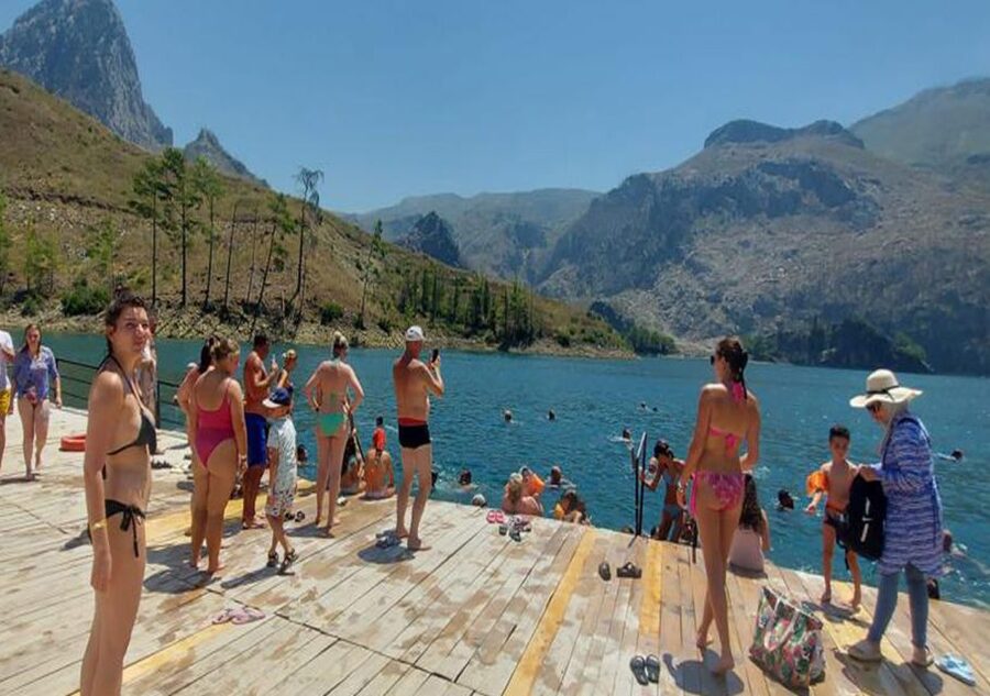 Green Canyon: Boot Tour with Lunch, Soft Drinks, & Transfer - Swimming from artificial islands